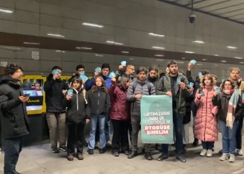 Üniversitelilerden ulaşım zammı eylemi: Sırtımızdan inin de otobüse binelim