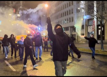 Stuttgart’da TCŞ ve TekoJIN üyelerinden Rojava için sivil itaatsizlik eylemi