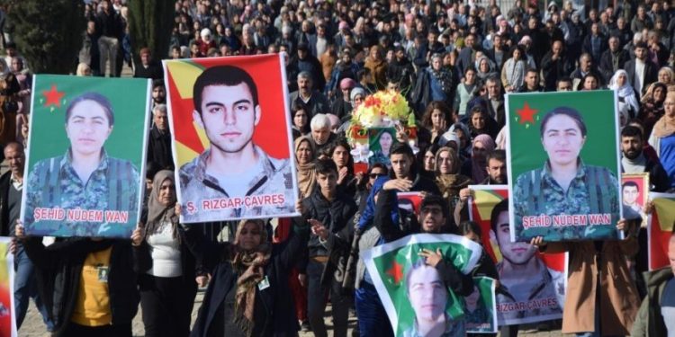 Şehit Nûdem yüzlerce yurttaş tarafından son yolculuğuna uğurlandı