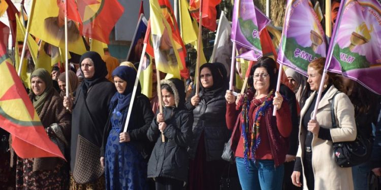 Gençler, KDP ihanetine karşı alanlardaydı