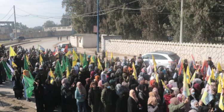 Reqka’da Rojava’ya dönük saldırılara karşı kitlesel yürüyüş!