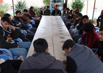 Minbiçli Arap gençler, Önder Apo’yu okuyor