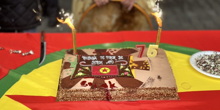 Bern’de gençler Önder APO’nun doğum gününü kutladı