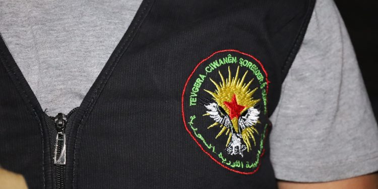 Kobanê Gençleri şehir merkezinin güvenliğini sağlıyor