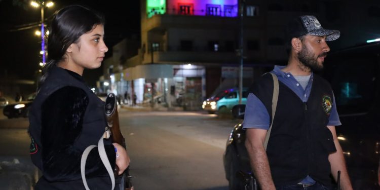 Kobanê Gençleri şehir merkezinin güvenliğini sağlıyor