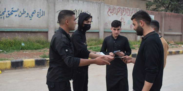 Minbicli gençler Önder Apo’nun hayatını anlatan broşürler dağıttı