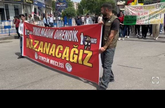 Dem Parti Gençlik Meclislerinden 1 Mayıs kutlaması