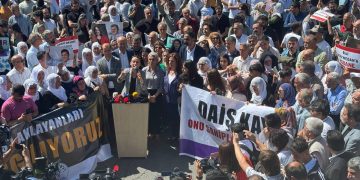 Amed’de protesto: Geri adım yok, özgürleşene kadar mücadele var