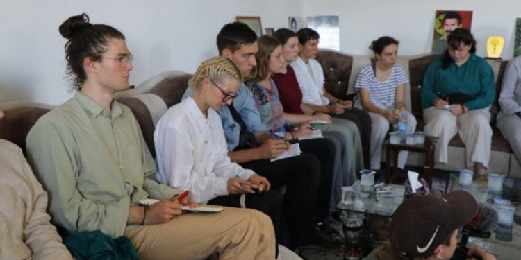 Enternasyonalist gençler Şengal’i ziyaret etti