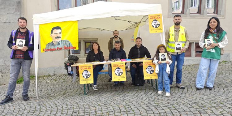 Gençlerden Önder APO standı