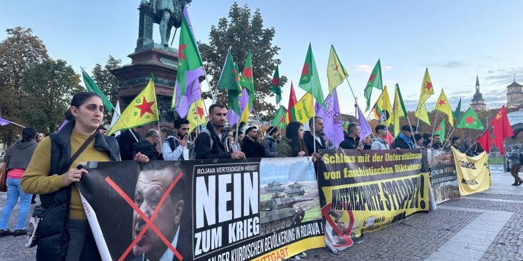 Stuttgart Rojava İçin Alanlarda