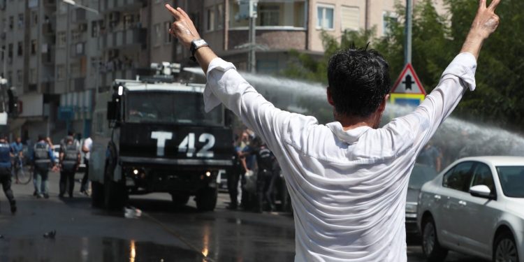 Kayyumlara karşı direniş 3. gününde de sürüyor