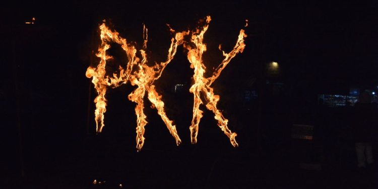 Minbic’de Arap gençler, PKK’nin kuruluş yıldönümünü kutladı