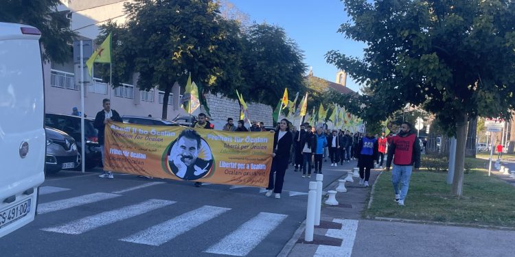 Antibes’te TCŞ öncülüğünde Rojava saldırıları protesto edildi