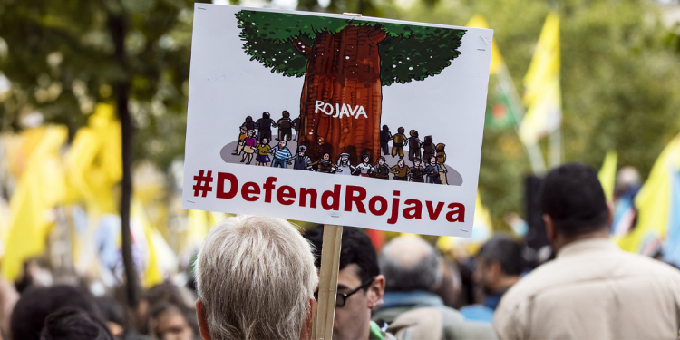 Kobanî direniş ruhuyla Rojava devrimini savunmaya