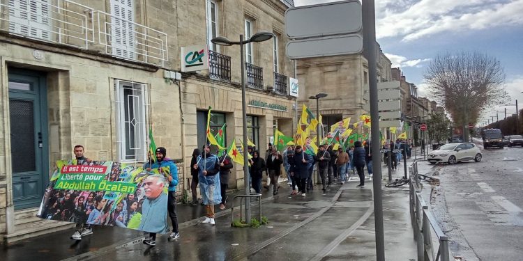 Bordeaux’da Gençlik Öncülüğünde Yürüyüş