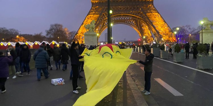 Eyfel’de YPG Bayrağı Dalgalandırıldı