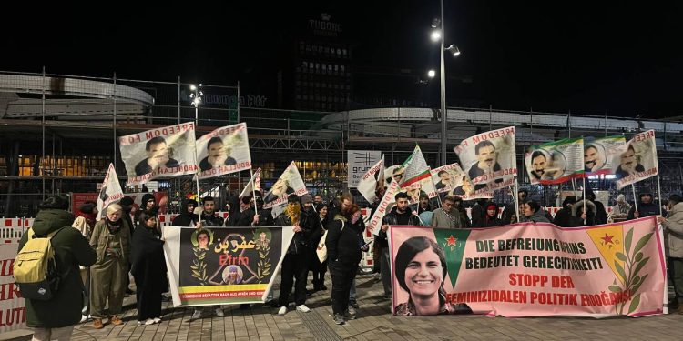 Gençler İşgale Karşı Mönchengladbach’ta Eylemdeydi