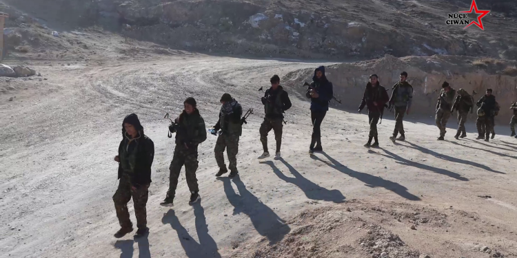 Efrîn’li gençler savaşın ön cephelerine gidiyor