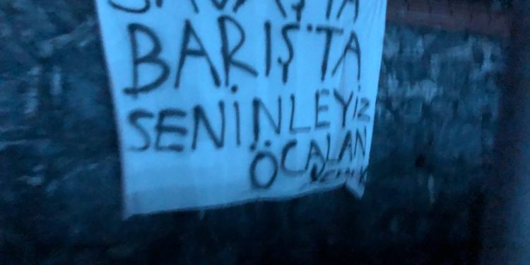 Yurtsever Gençler: Savaşta da Barışta da Seninleyiz Öcalan!
