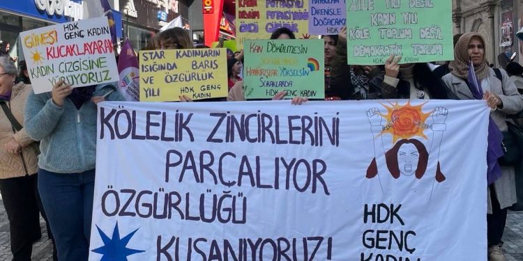 HDK Genç Kadın: Kölelik Zincirlerini Parçalıyor Özgürlüğü Kucaklıyoruz