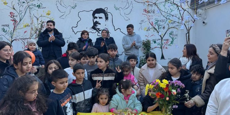 Genç kadınlar Önder APO’nun doğum gününü kutladı