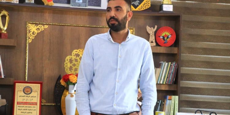 Rakka Gençlik ve Spor Komitesi, aylık toplantısını gerçekleştirerek kapsamlı bir spor ve farkındalık faaliyetleri planı hazırladı