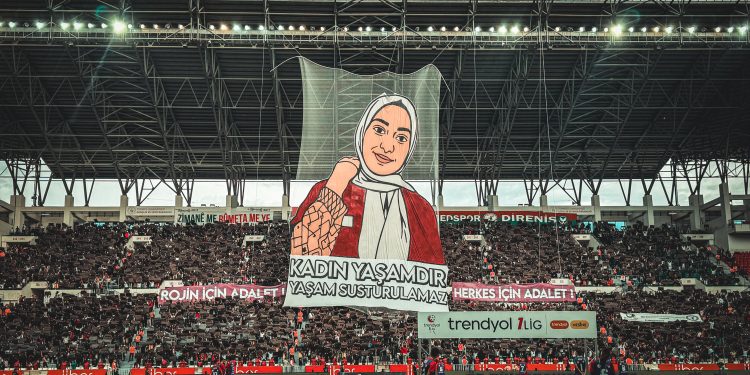 Amedspor Taraftarların’dan Dev Rojin Kabaiş Posteri