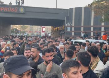 Gençler Yürüyüş Alanına Toplanmaya Başladı