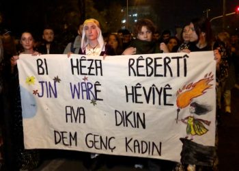 Önder APO’ya Özgürlük Yürüyüşünde Genç Kadın Korteji