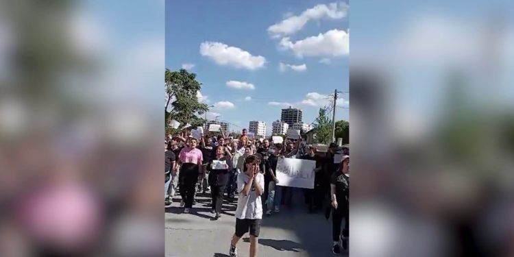 HTŞ Lazkiye’de bir Alevi çocuk kaçırdı, halk sokaklara indi!