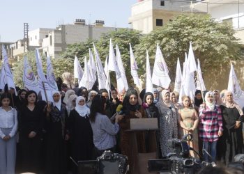 Reqa’da Zenebuya Kadın Topluluğu’ndan Halep’teki saldırılara tepki: “Bu bir savaş suçudur”