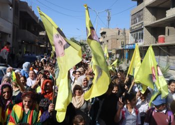 Kuzey ve Doğu Suriye halkı komploya karşı sokaklara döküldü