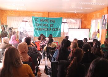 Dirbesiye’de genç kadınlar ve Kongra Star üyeleri, Kadın Özgürlüğünün 5 İlkesini Tartıştı