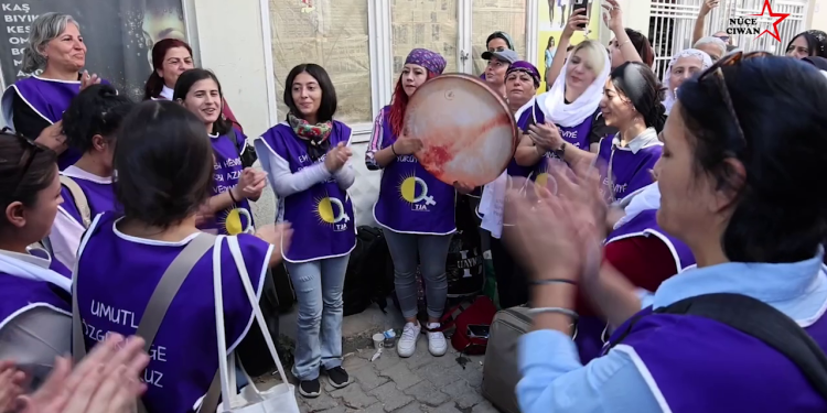 DEM Genç Kadın, “Umutla özgürlüğe yürüyoruz” Yürüyüşünün İkinci Günündeydi