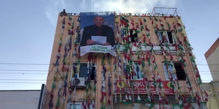 “Umutla Özgürlüğe Yürüyoruz” Yürüyüşünde Genç Kadınlardan Dev Önderlik Posteri