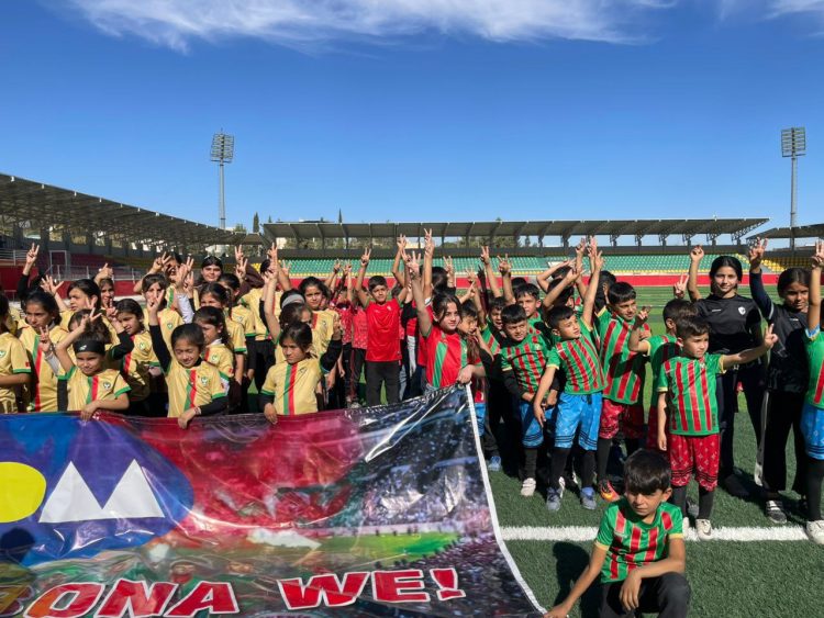 Kobaneli Çocukların Amedspor Formaları İçin Teşekkürü