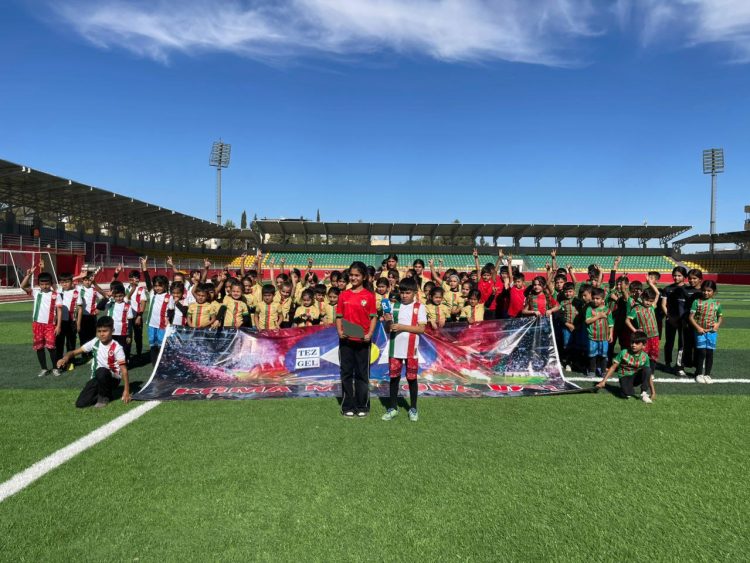 Kobaneli Çocukların Amedspor Formaları İçin Teşekkürü