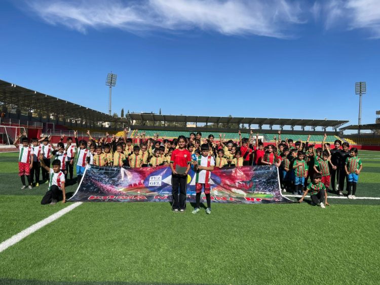 Kobaneli Çocukların Amedspor Formaları İçin Teşekkürü