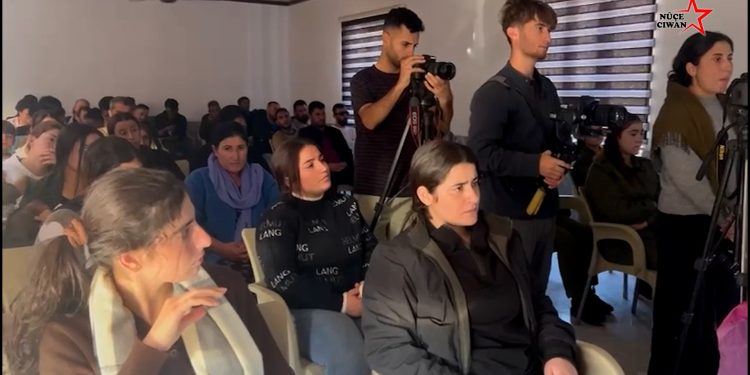 Şengal’de 25 Kasım Vesilesiyle Genç Kadınlar “Têkoşînên Jinan li Seranserê Cîhanê” Şiarıyla Seminer Düzenledi