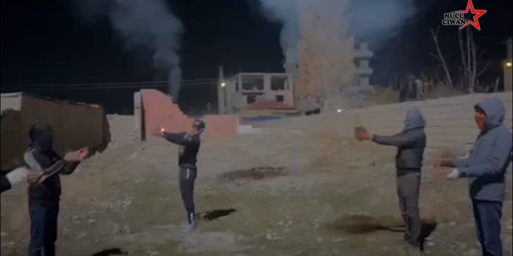 Wan Düzyol’da Havai Fişekli 27 Kasım Kutlaması