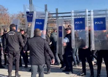 Wan YYÜ’de Öğrencilere Polis Saldırısı Onlarca Gözaltı