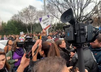 Meclis’te Stajer Öğrencilere Yönelik Cinsel Saldırılar Protesto Edildi