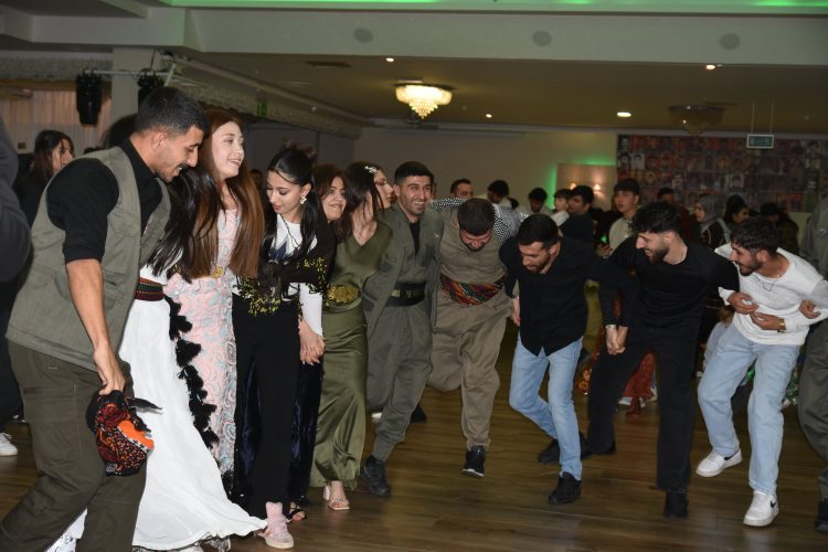 Hamburg Gençliği: Zafer Bizim Olacaktır