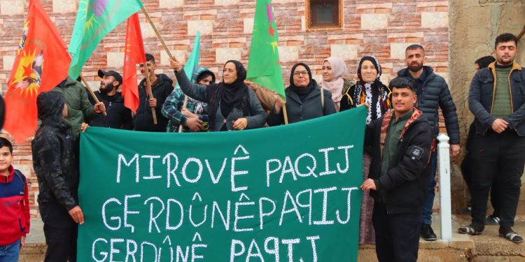 Qamişlo’da Tevgera Ciwanên Şoreşger ve Yekîtiya Jinên Ciwan Temizlik Kampanyası Başlattı