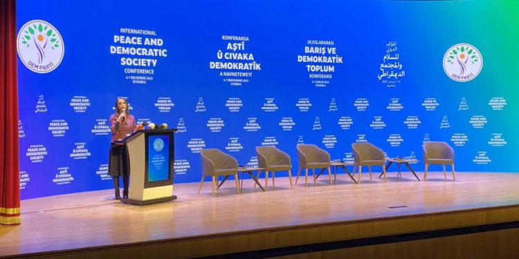 ‘Uluslararası Barış ve Demokratik Toplum Konferansı’ 2. Gününde Devam Ediyor