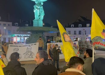 Melun’da Gençler Önder APO’ya Özgürlük Sloganlarını Haykırdı