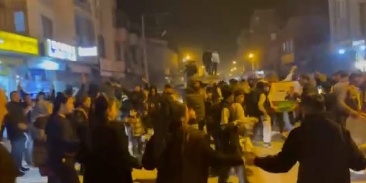 Qosêr’de Gençler Rojava İçin Alanlara Çıktı