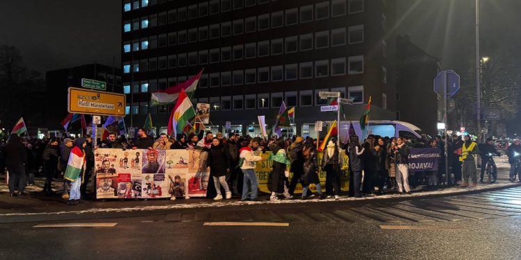 Münster’de Binlerce Kürdistanlı Rojava için Alanlardaydı
