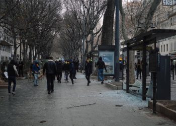 Marsilya’da Gençler Polis Saldırılarına Karşılık Verdi!